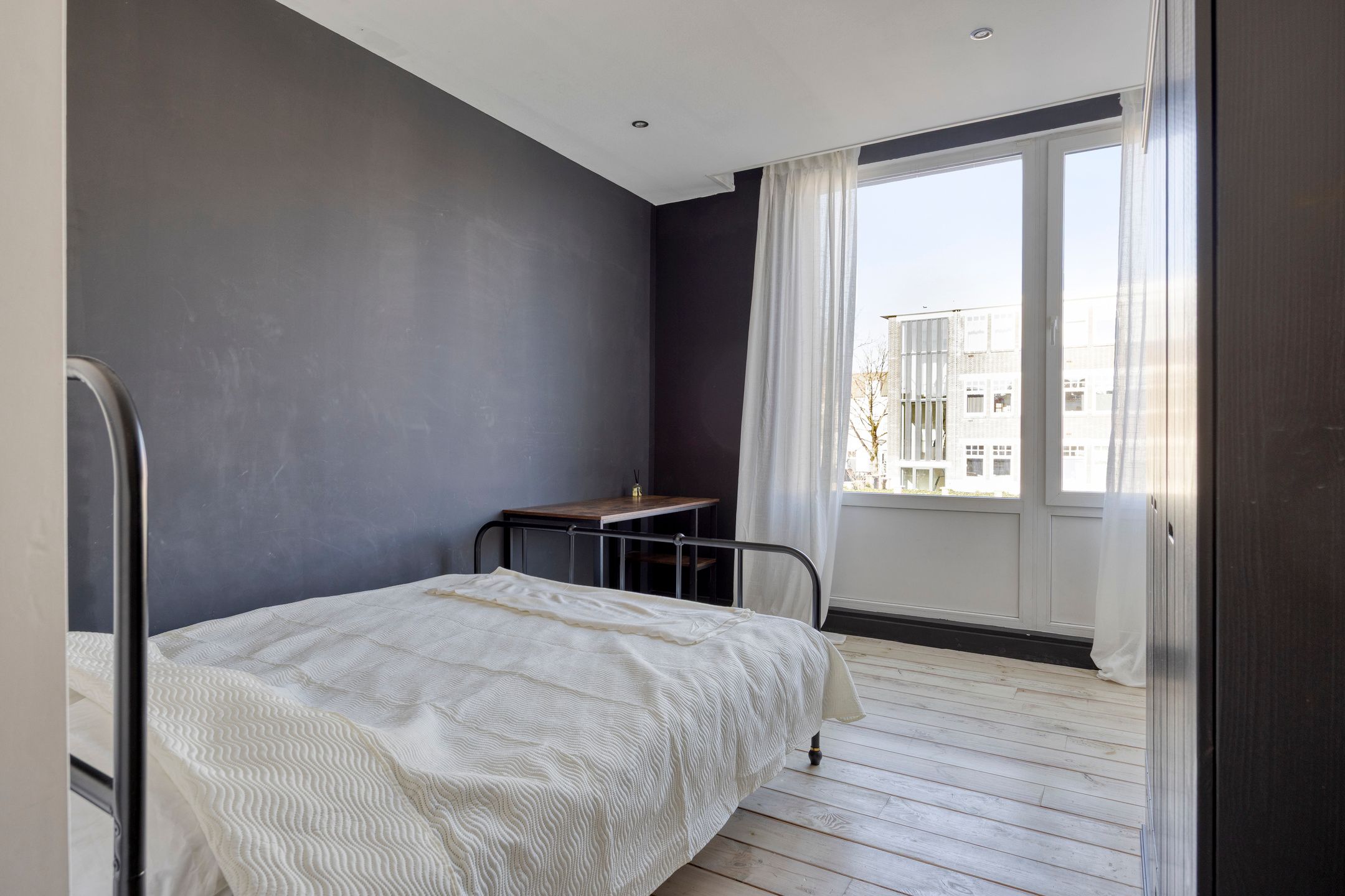 Spacious city home with sunny roof terrace in the center of Bergen op Zoom — 21
