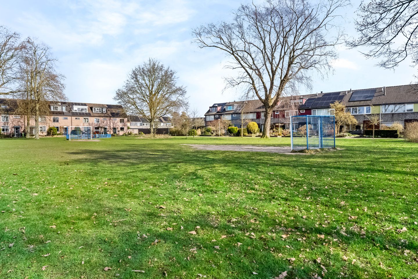 Spacious Family Home with Four Bedrooms in Amersfoort Schothorst — 45