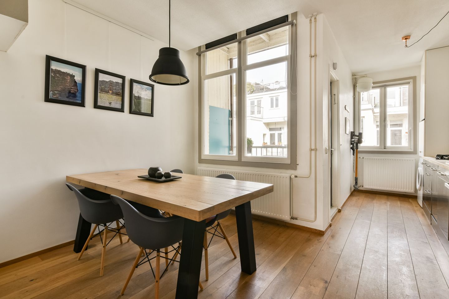 Photo 5 of Van Boetzelaerstraat 34-3