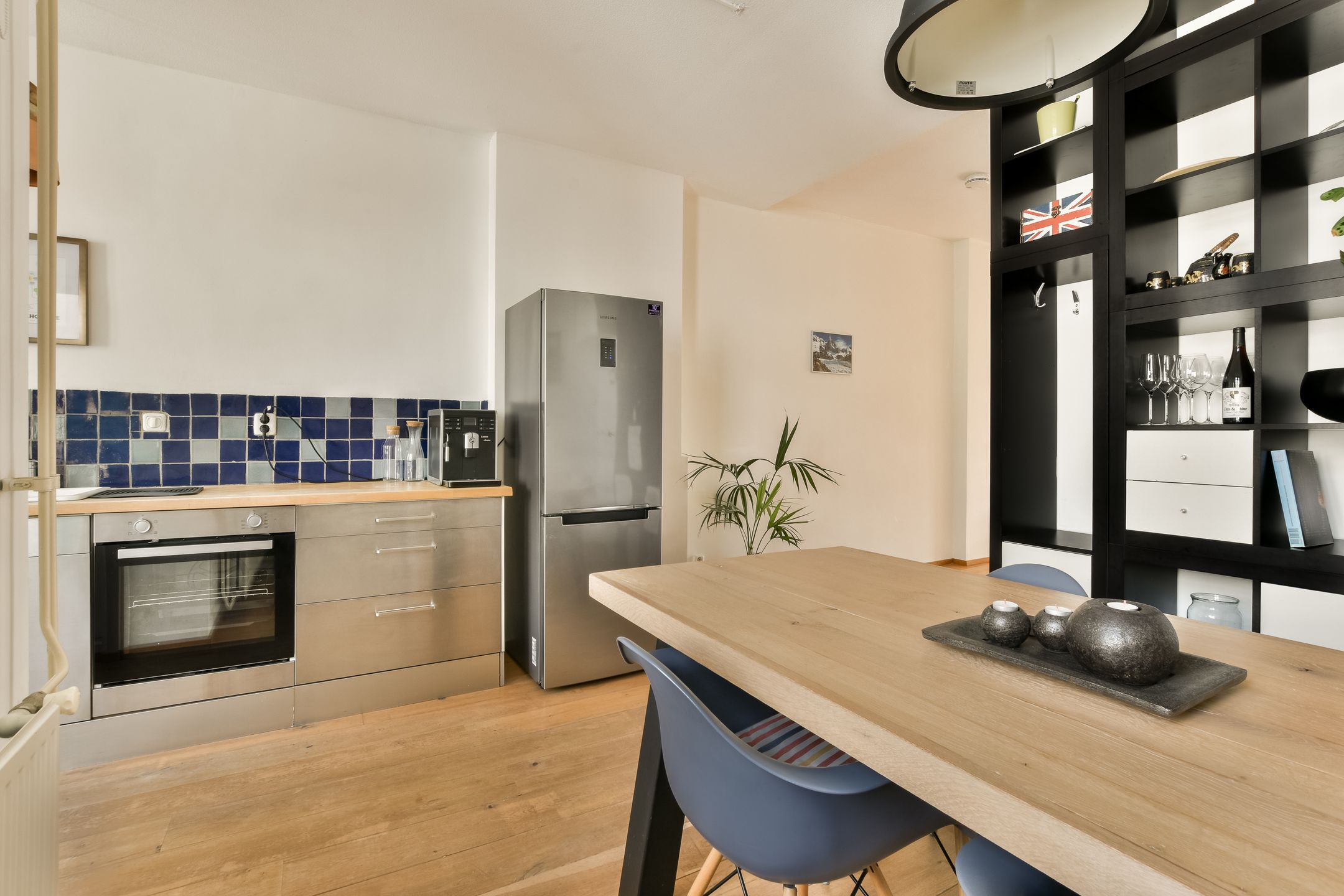 Photo 6 of Van Boetzelaerstraat 34-3