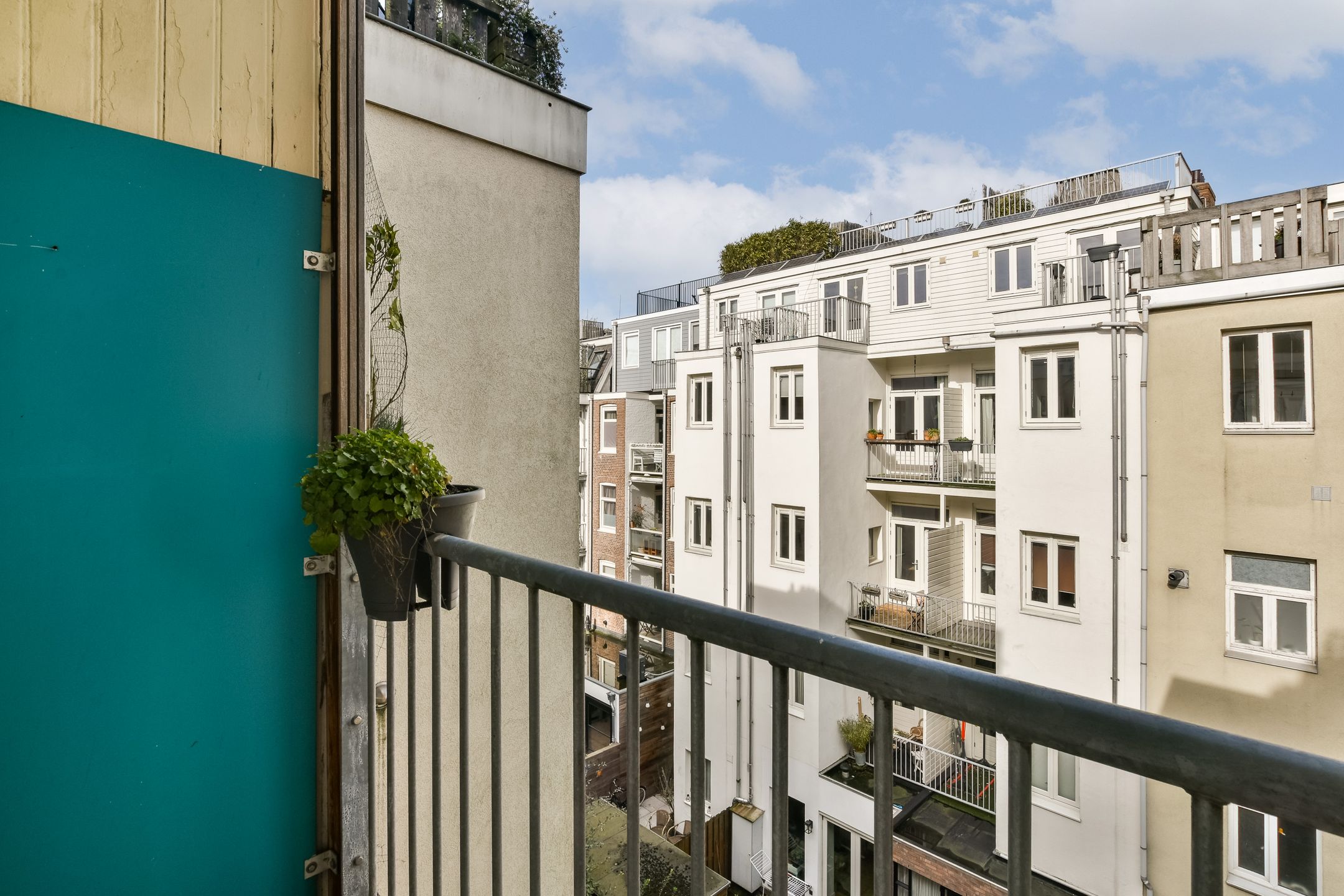 Photo 9 of Van Boetzelaerstraat 34-3