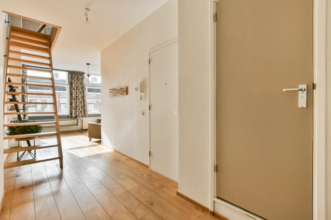 Photo 13 of Van Boetzelaerstraat 34-3