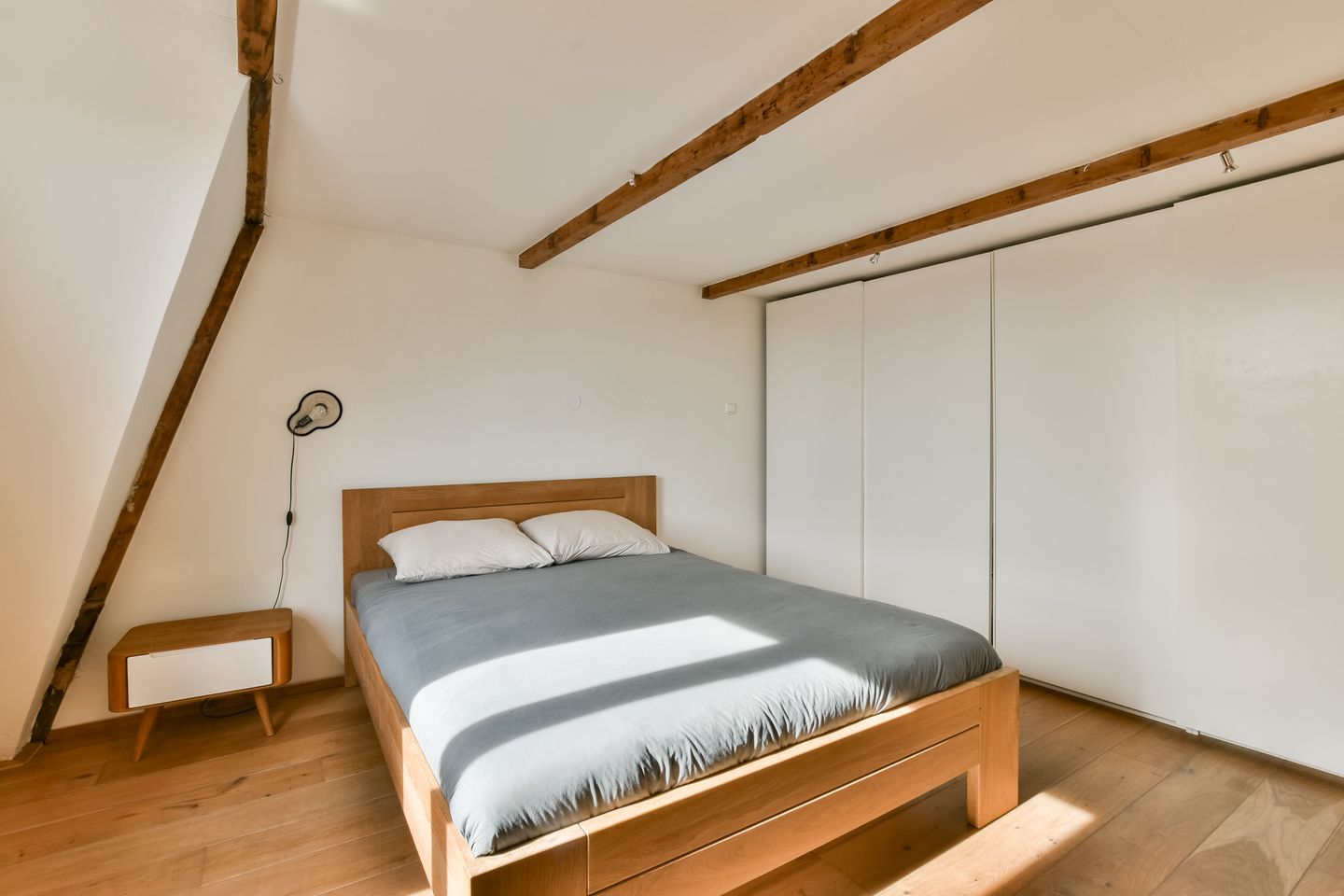 Photo 14 of Van Boetzelaerstraat 34-3