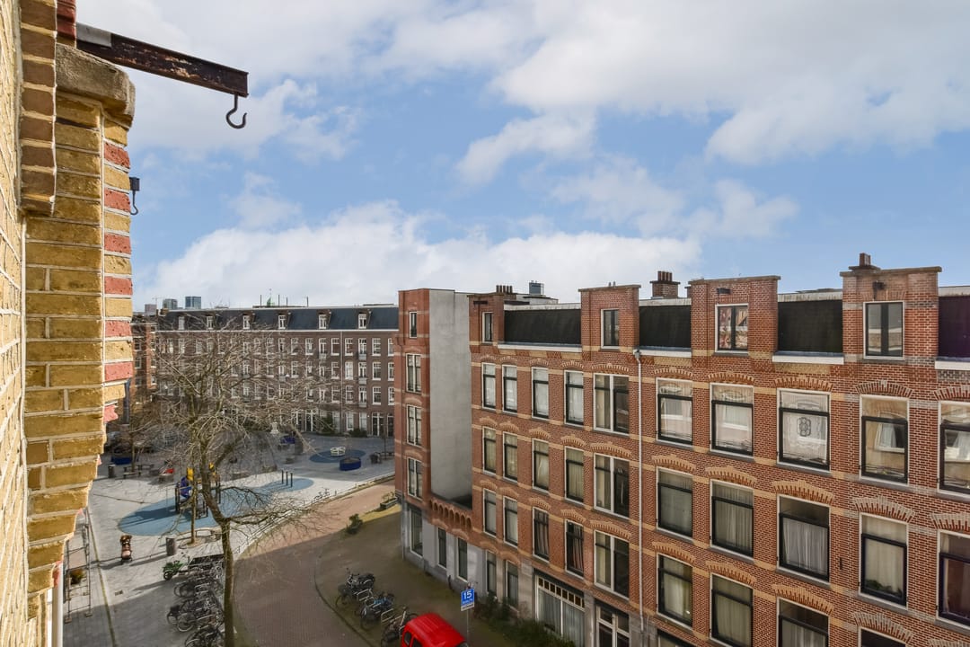 Photo 16 of Van Boetzelaerstraat 34-3