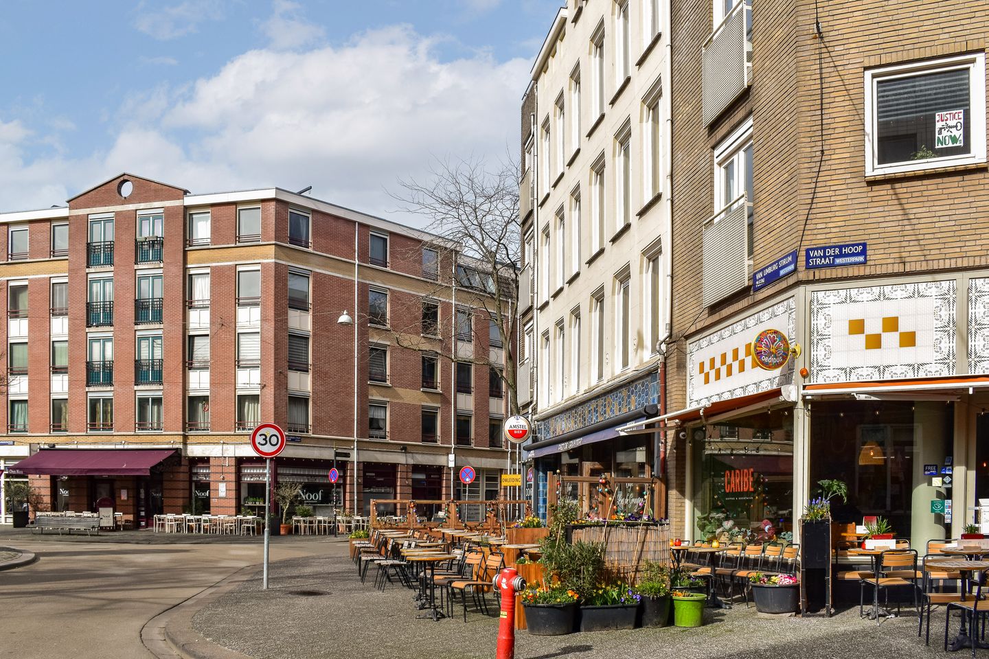 Photo 19 of Van Boetzelaerstraat 34-3