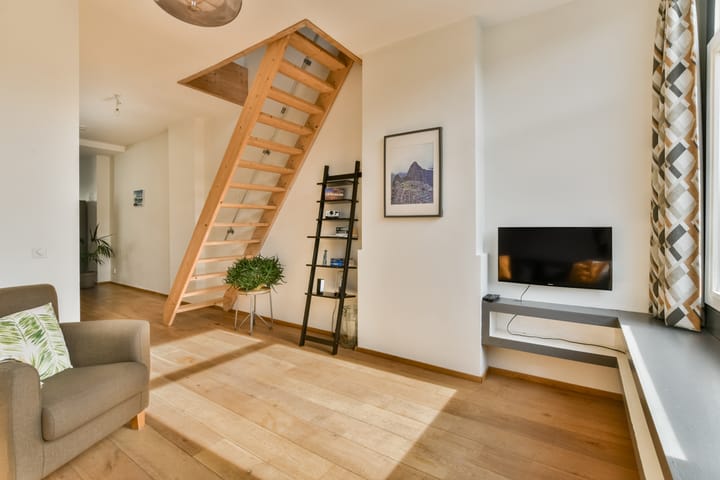 Photo 4 of Van Boetzelaerstraat 34-3