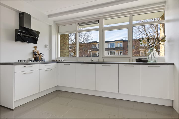 Photo 3 of Van Schendelstraat 56