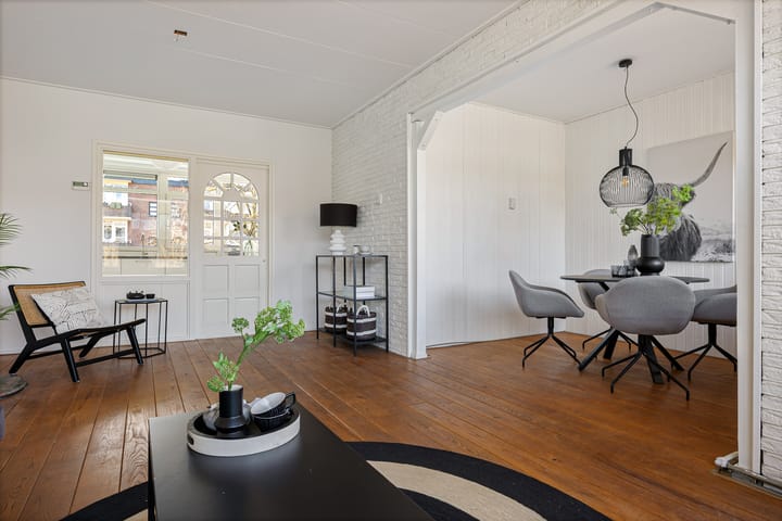 Photo 2 of Van Schendelstraat 56