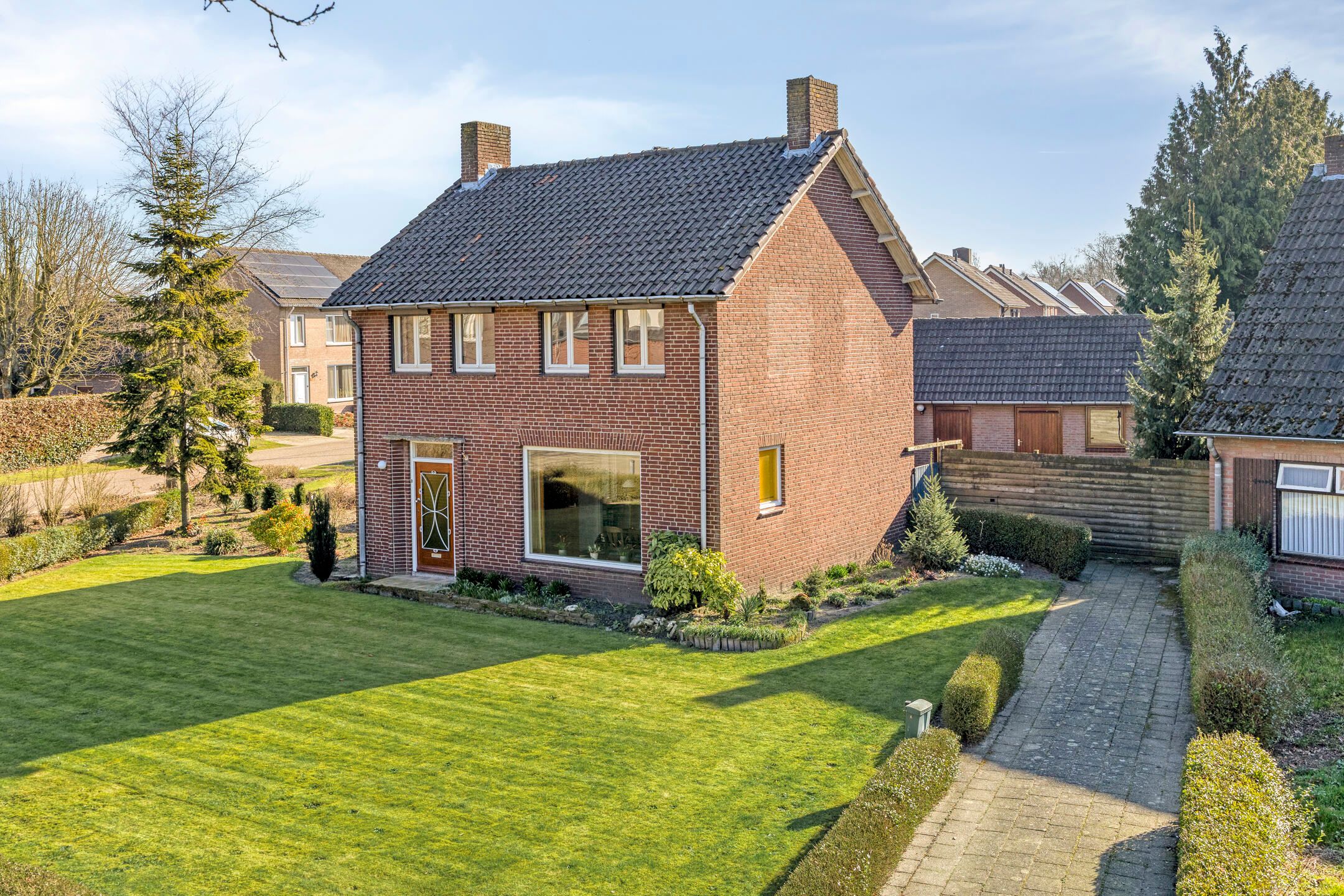 Photo 42 of Antoniusstraat 11