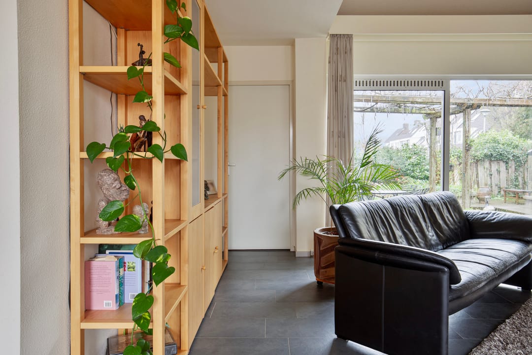 Spacious semi-detached bungalow with garage and sunny west-facing garden — 18