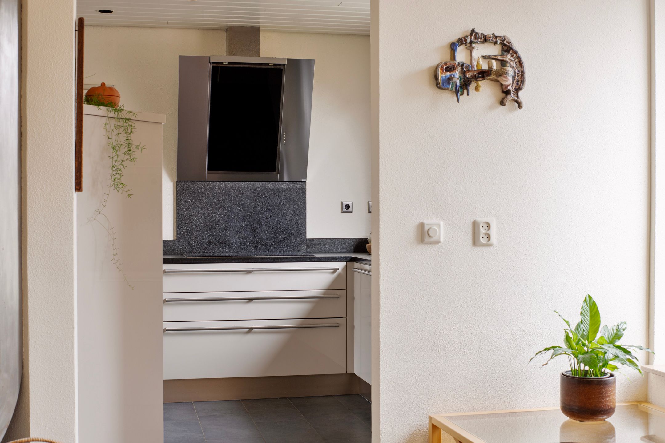 Spacious semi-detached bungalow with garage and sunny west-facing garden — 23