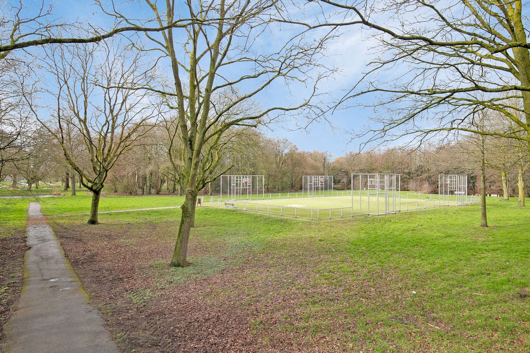 Spacious semi-detached bungalow with garage and sunny west-facing garden — 70