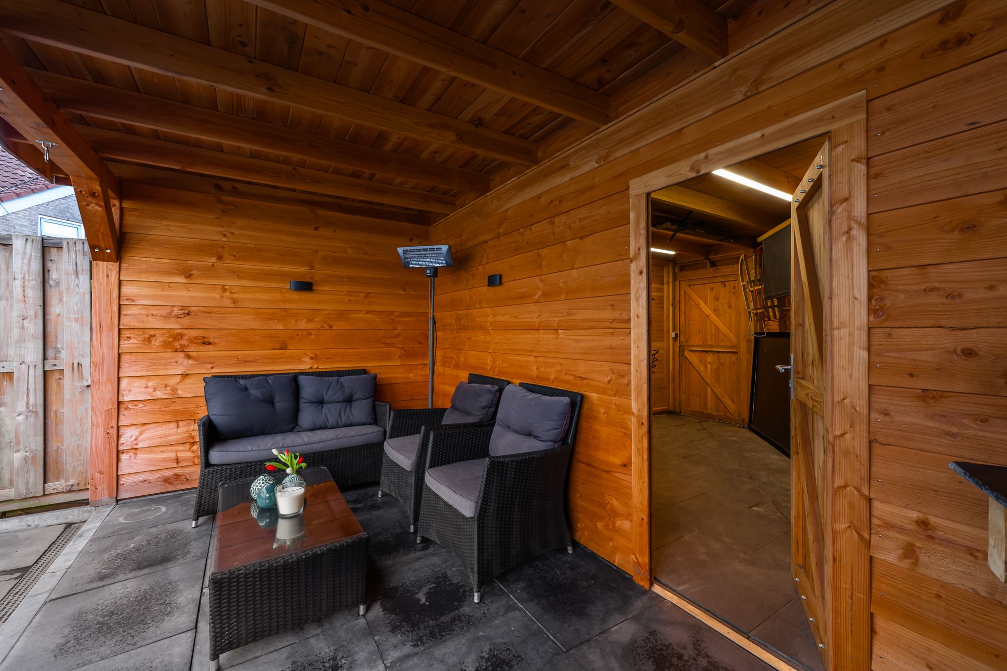 Spacious and bright townhouse with sunny garden and new veranda — 24