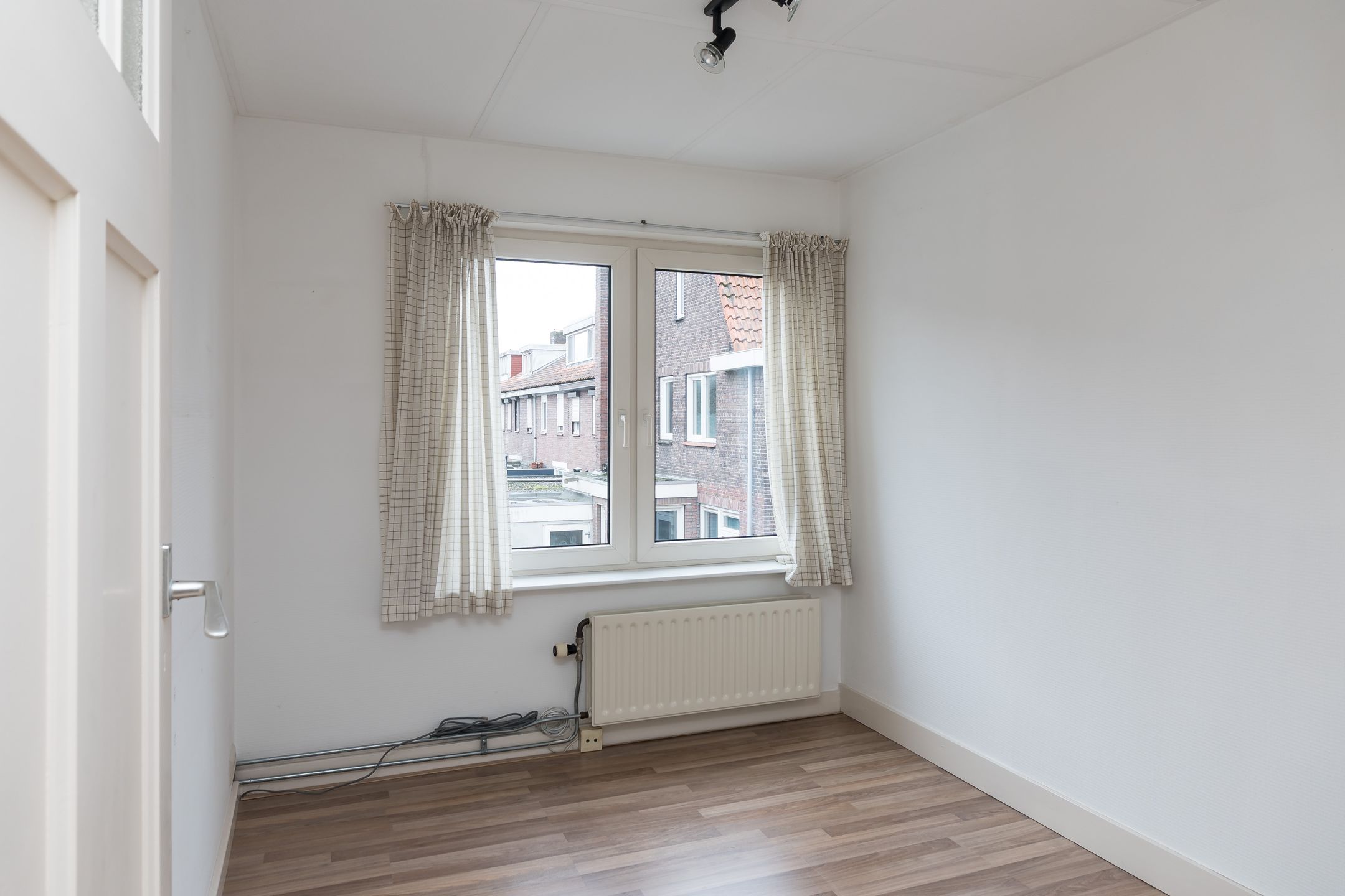 Characterful terraced house with spacious layout and potential in Tilburg — 21