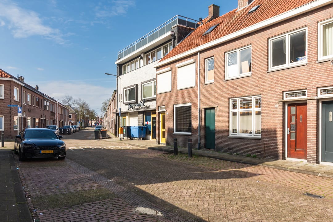 Characterful terraced house with spacious layout and potential in Tilburg — 31