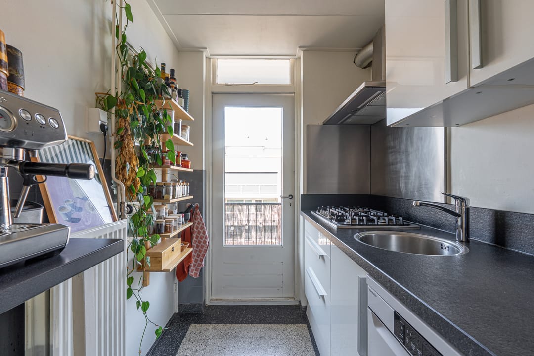 Photo 13 of Bloemerstraat 85