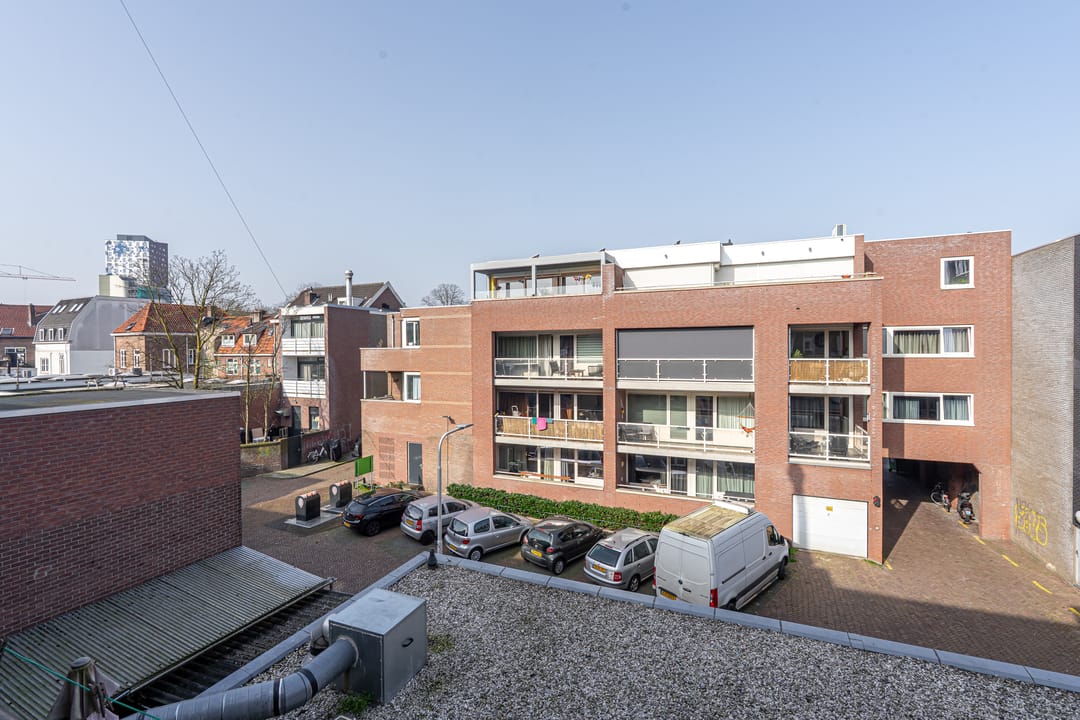 Photo 16 of Bloemerstraat 85