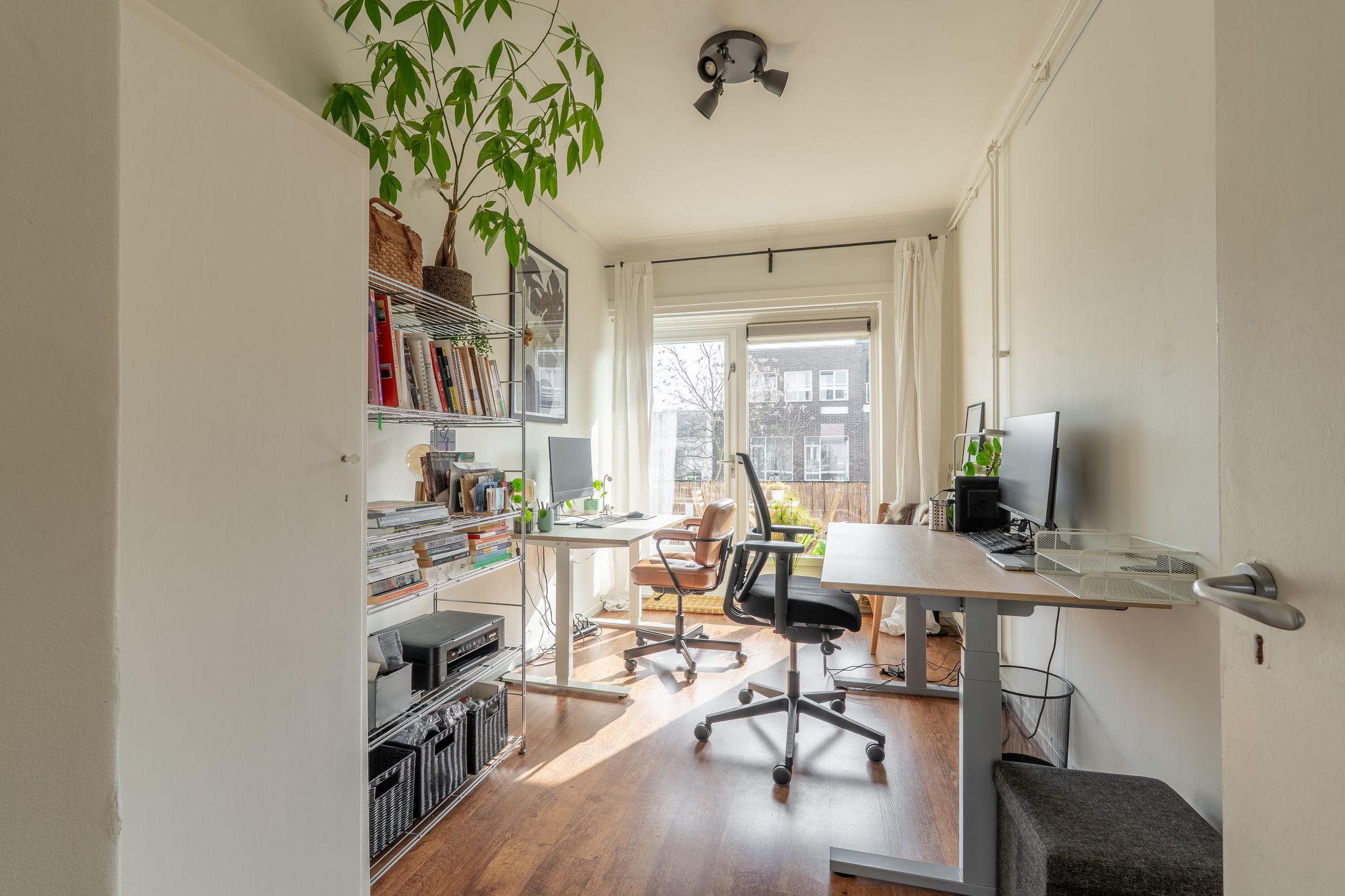 Photo 21 of Bloemerstraat 85