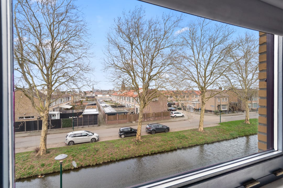 Modern Waterfront Family Home with 4 Bedrooms and Energy Label A in Benschop — 91
