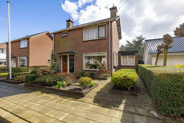 Photo 3 of Plantsoenstraat 1