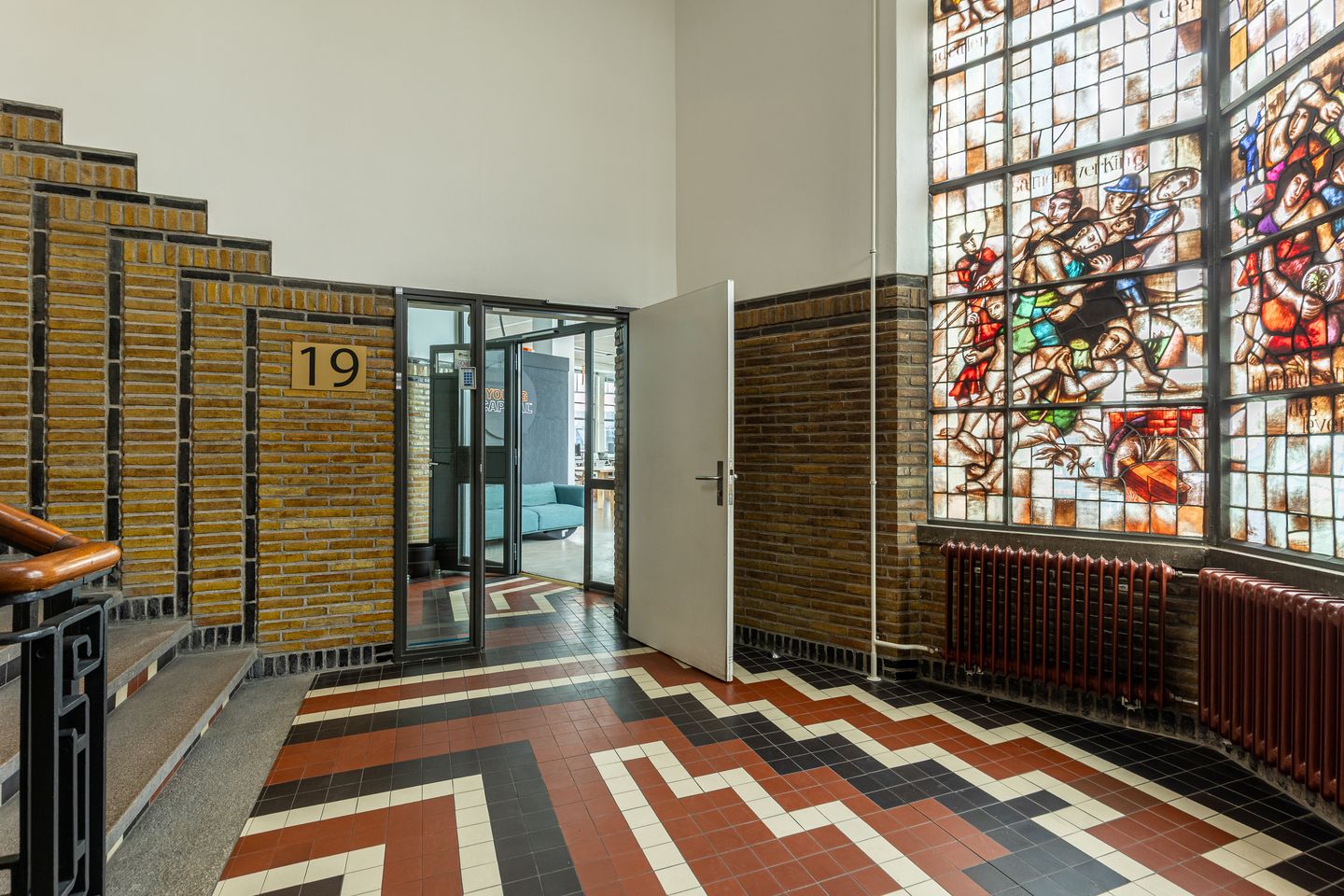 Bekijk foto 2 van Emmasingel 19