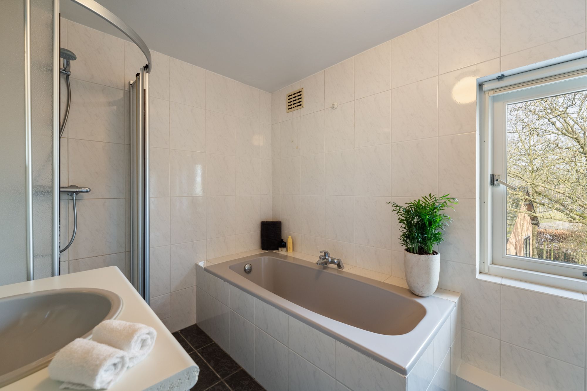 Photo 39 of Burgemeester van Engelenweg 171