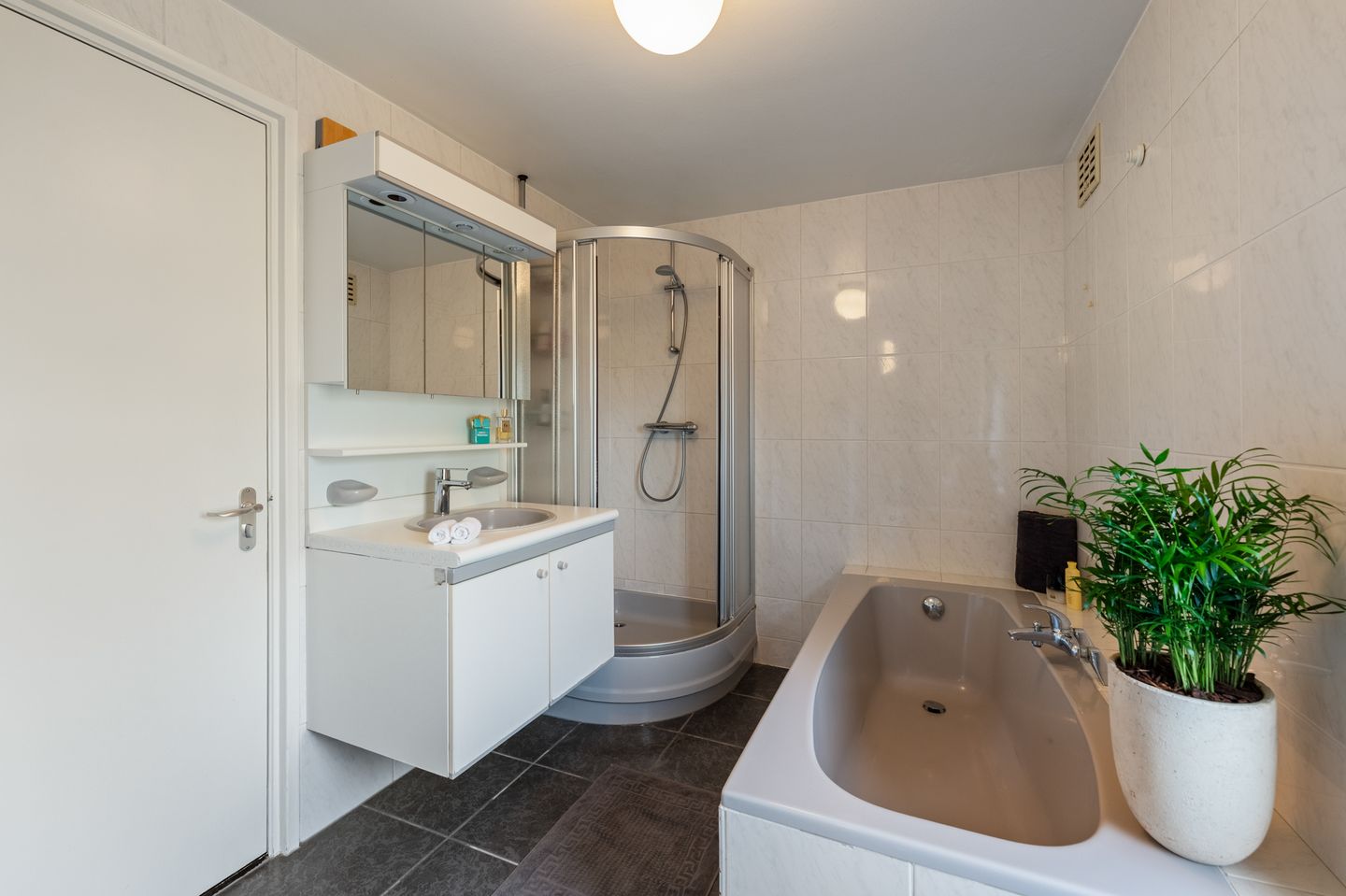 Photo 40 of Burgemeester van Engelenweg 171