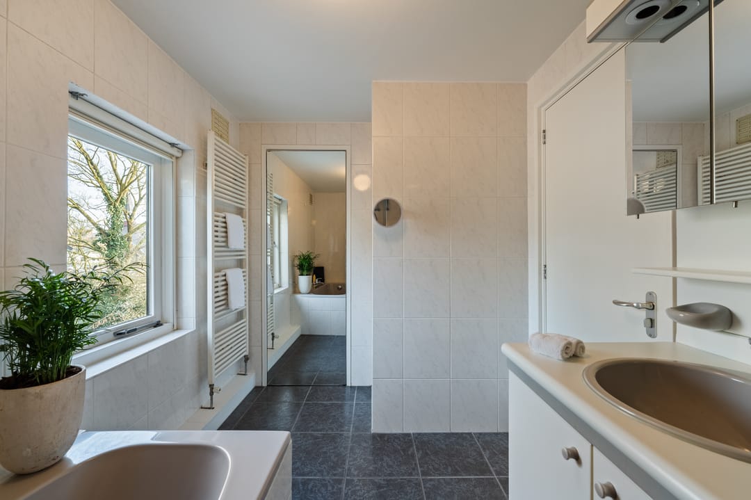 Photo 41 of Burgemeester van Engelenweg 171