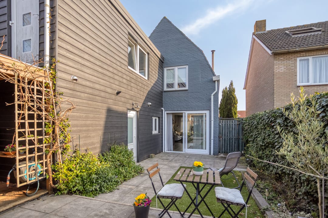 Spacious Detached Home in Axel with Double Garage — 38