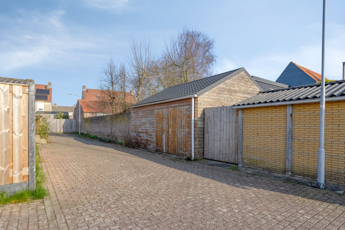 Spacious Detached Home in Axel with Double Garage — 42