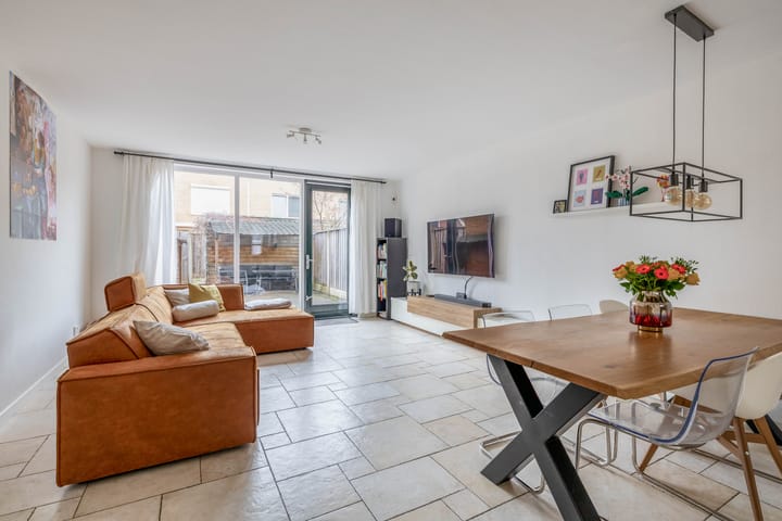 Photo 2 of Beugstraat 81