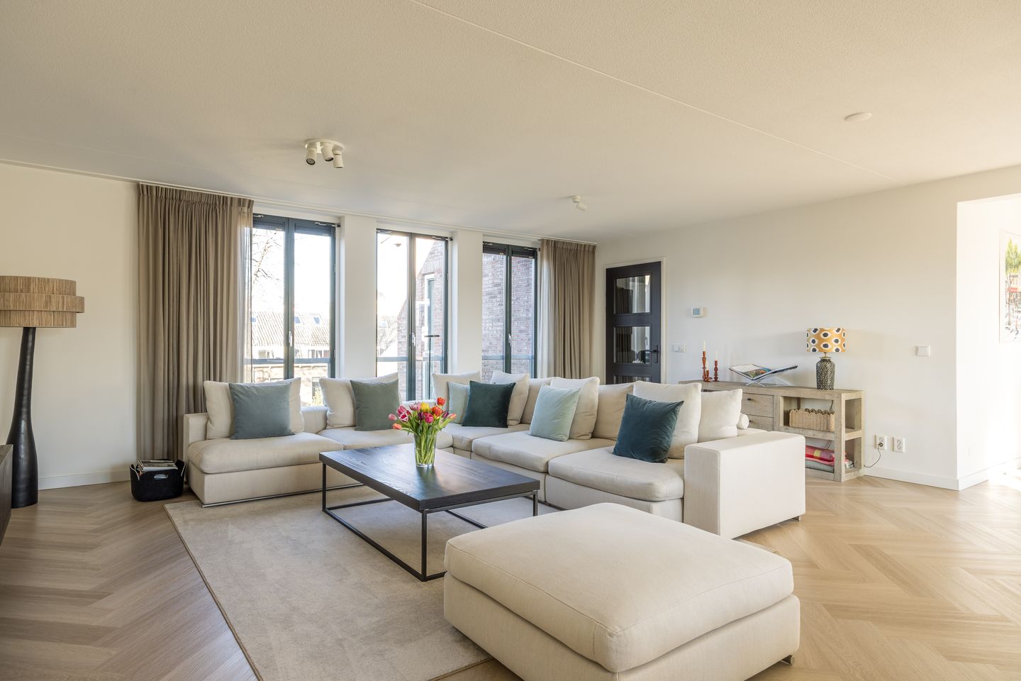 Spacious and luxurious 3-room apartment with balcony and parking in the heart of Utrecht — 12