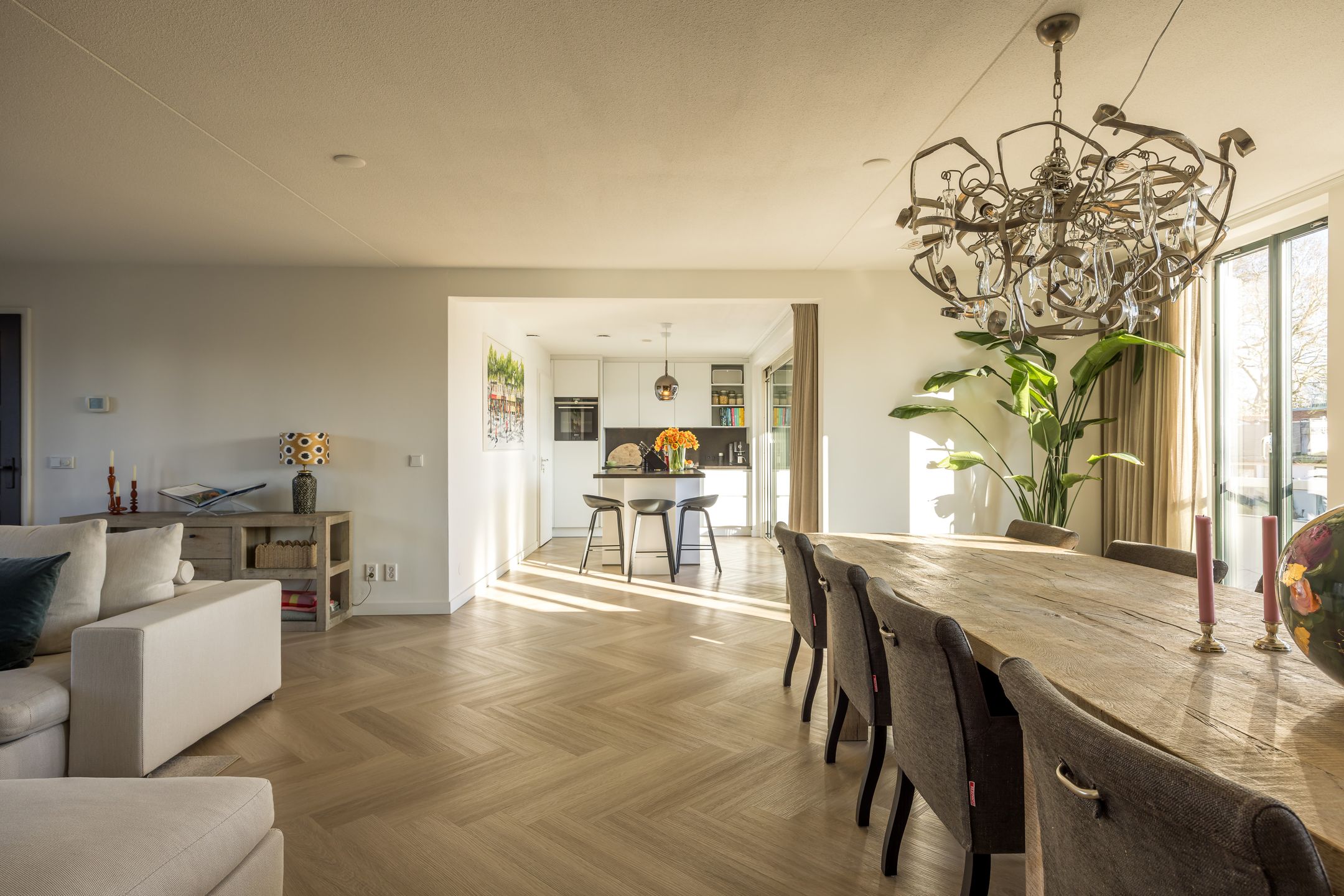 Spacious and luxurious 3-room apartment with balcony and parking in the heart of Utrecht — 13