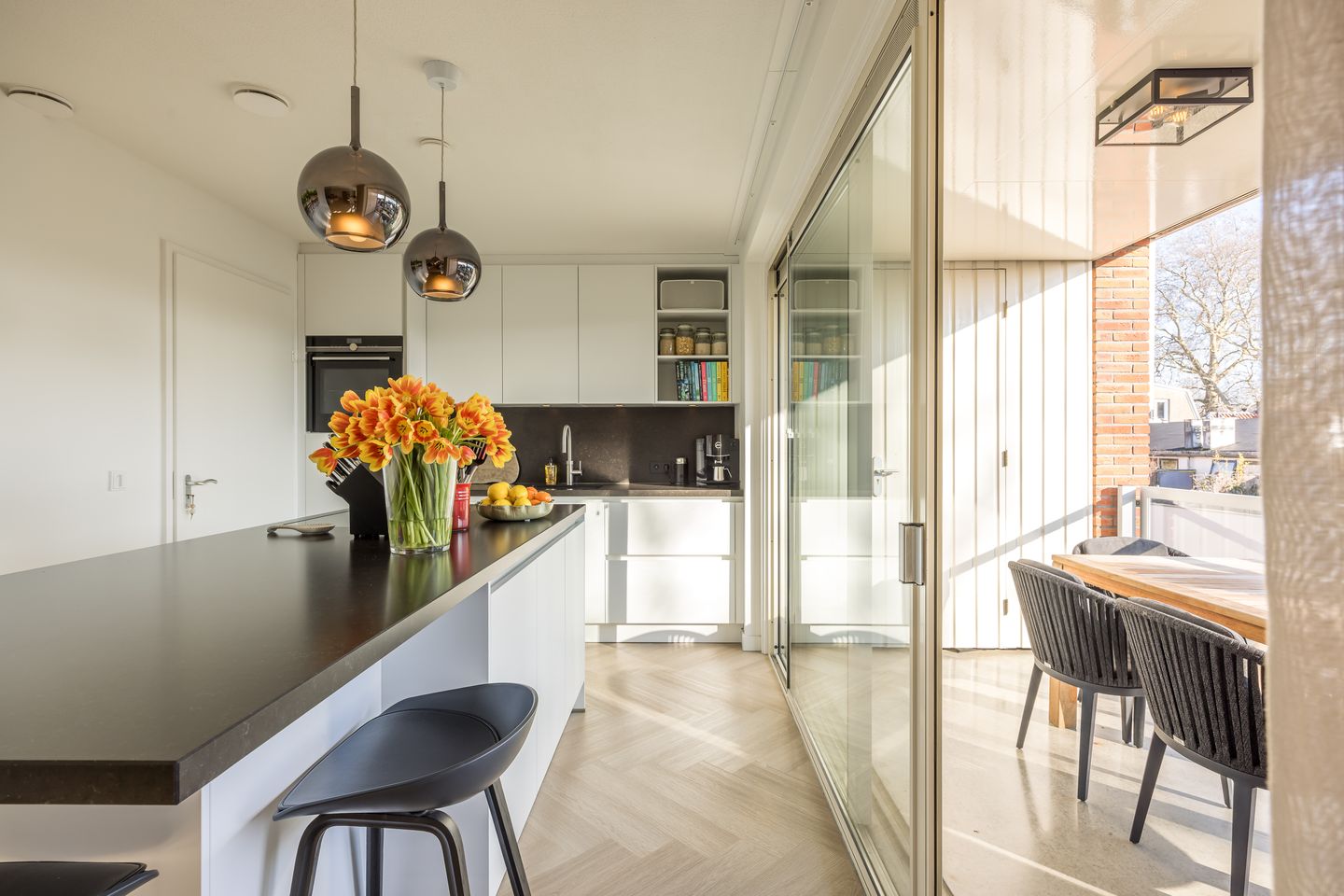 Spacious and luxurious 3-room apartment with balcony and parking in the heart of Utrecht — 17