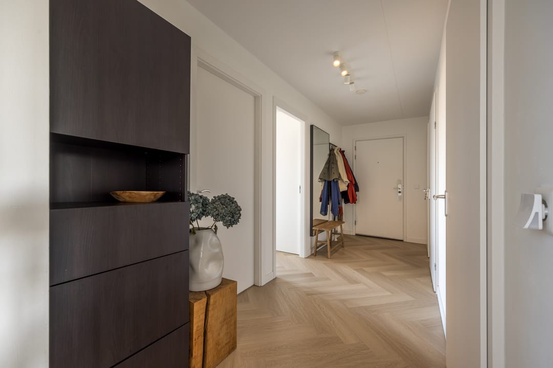 Spacious and luxurious 3-room apartment with balcony and parking in the heart of Utrecht — 25