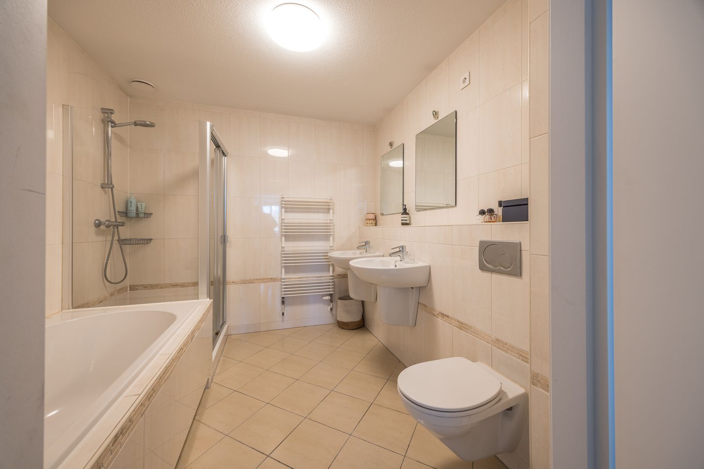 Spacious and luxurious 3-room apartment with balcony and parking in the heart of Utrecht — 26