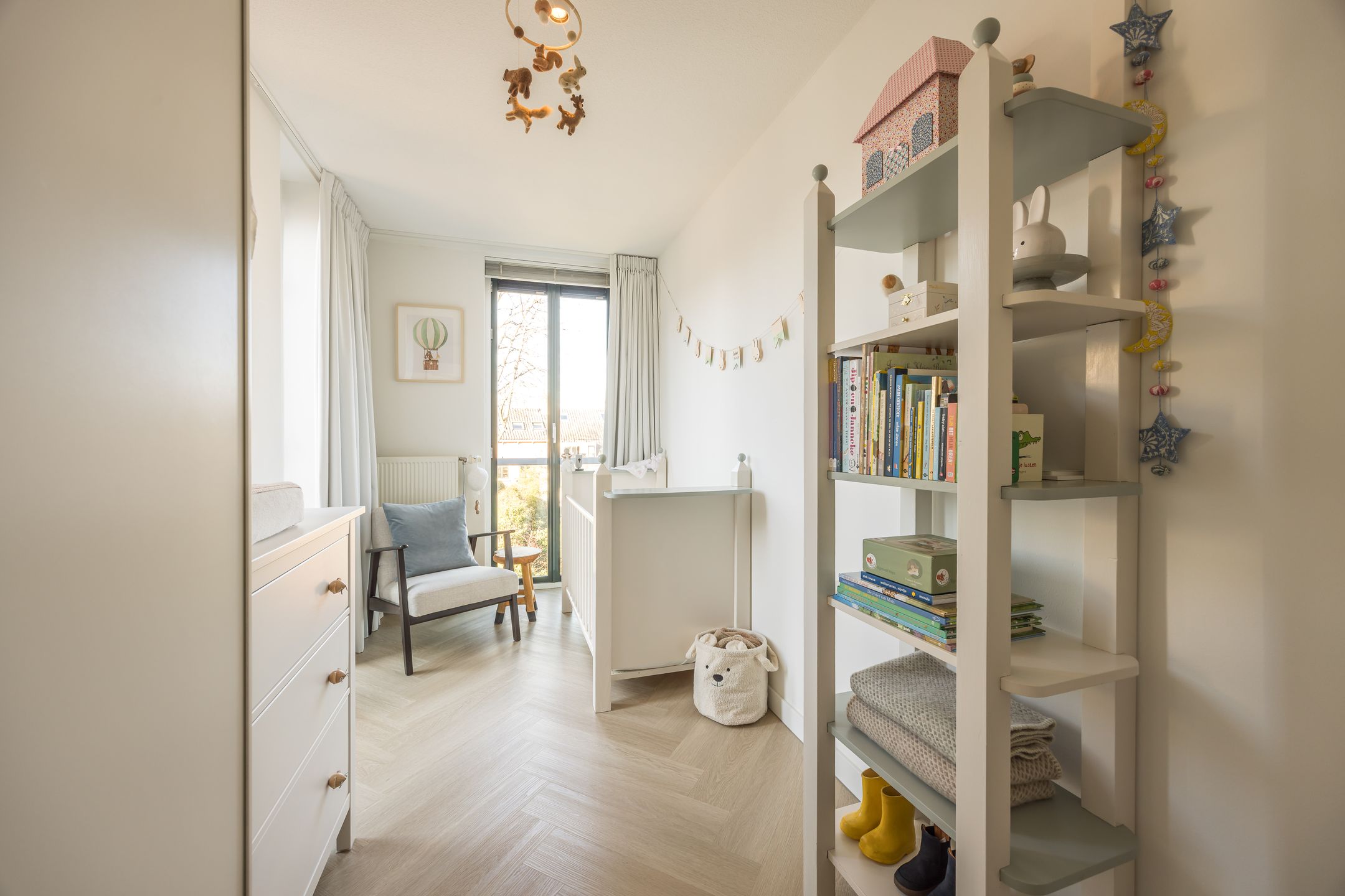 Spacious and luxurious 3-room apartment with balcony and parking in the heart of Utrecht — 30