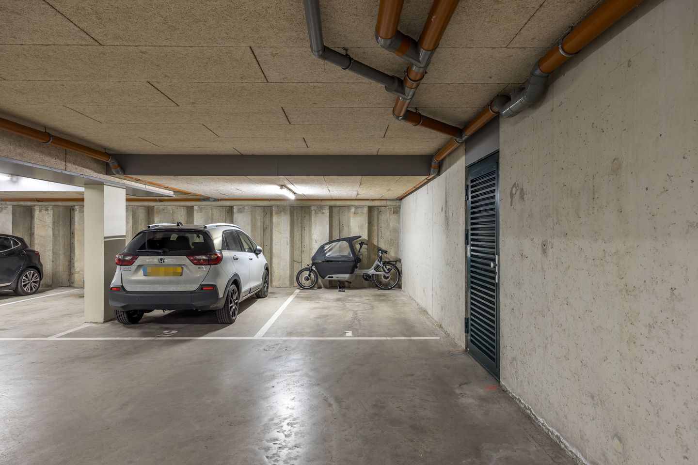 Spacious and luxurious 3-room apartment with balcony and parking in the heart of Utrecht — 37