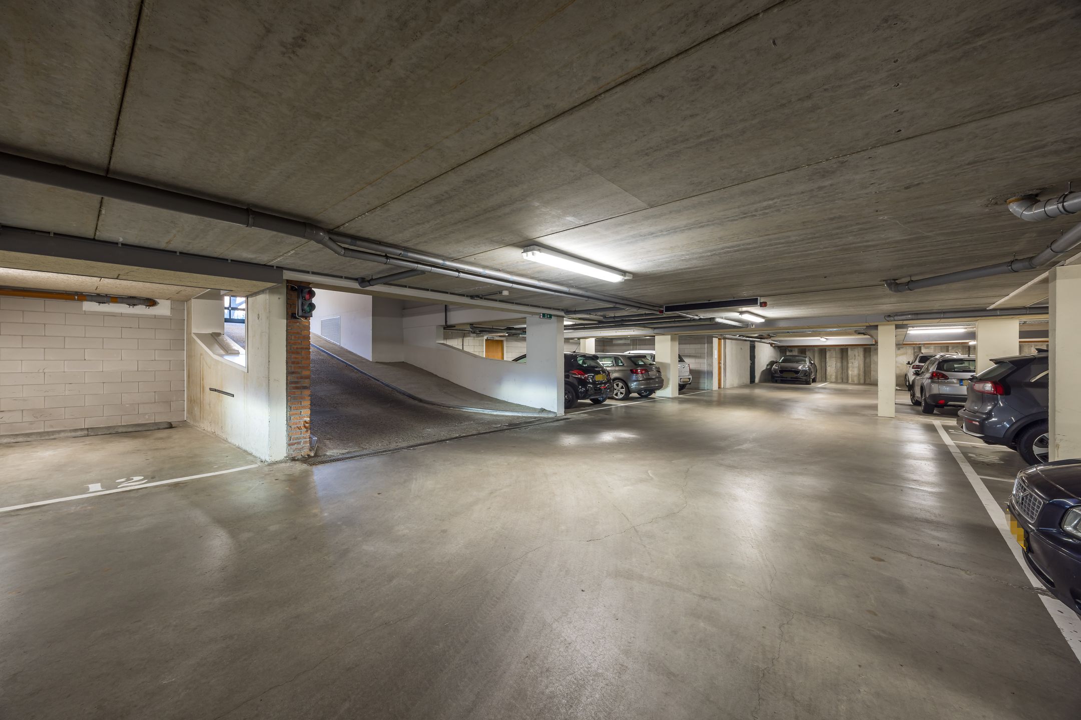 Spacious and luxurious 3-room apartment with balcony and parking in the heart of Utrecht — 39