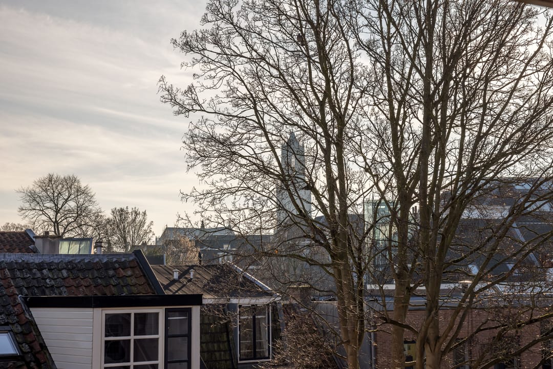 Spacious and luxurious 3-room apartment with balcony and parking in the heart of Utrecht — 40