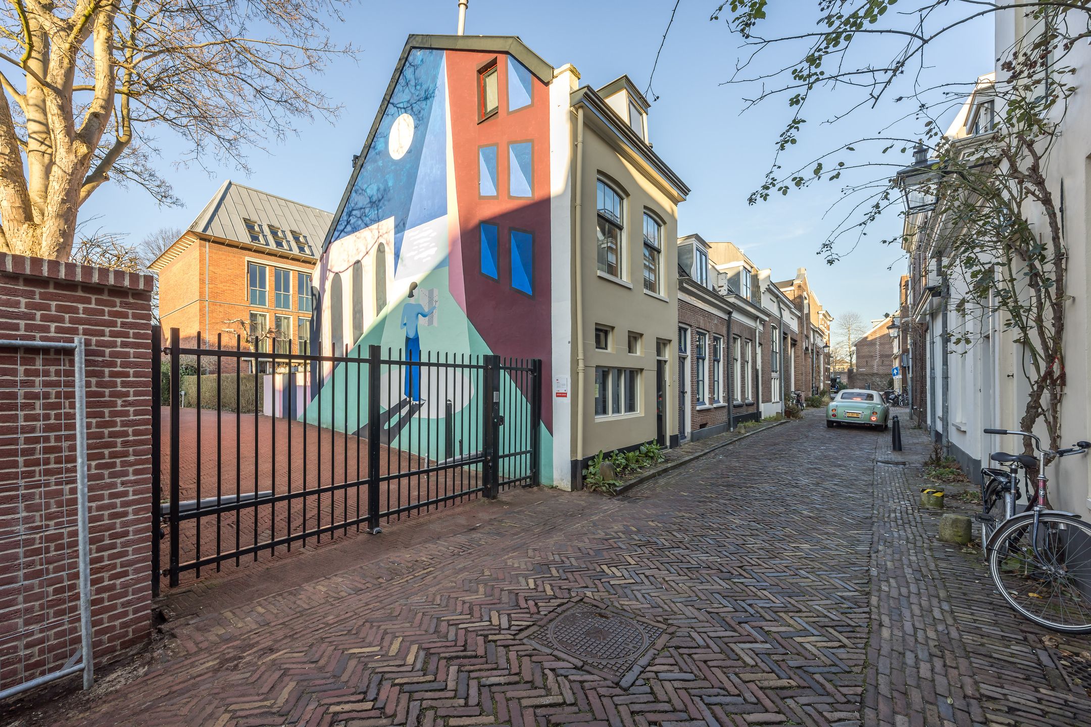 Spacious and luxurious 3-room apartment with balcony and parking in the heart of Utrecht — 48
