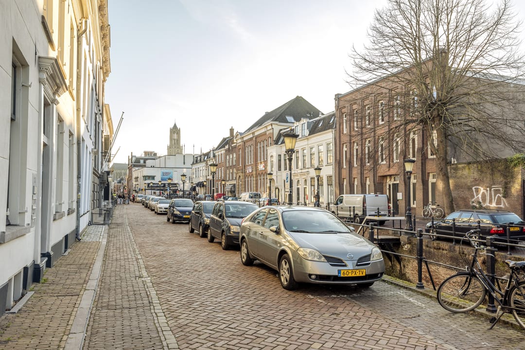 Spacious and luxurious 3-room apartment with balcony and parking in the heart of Utrecht — 49