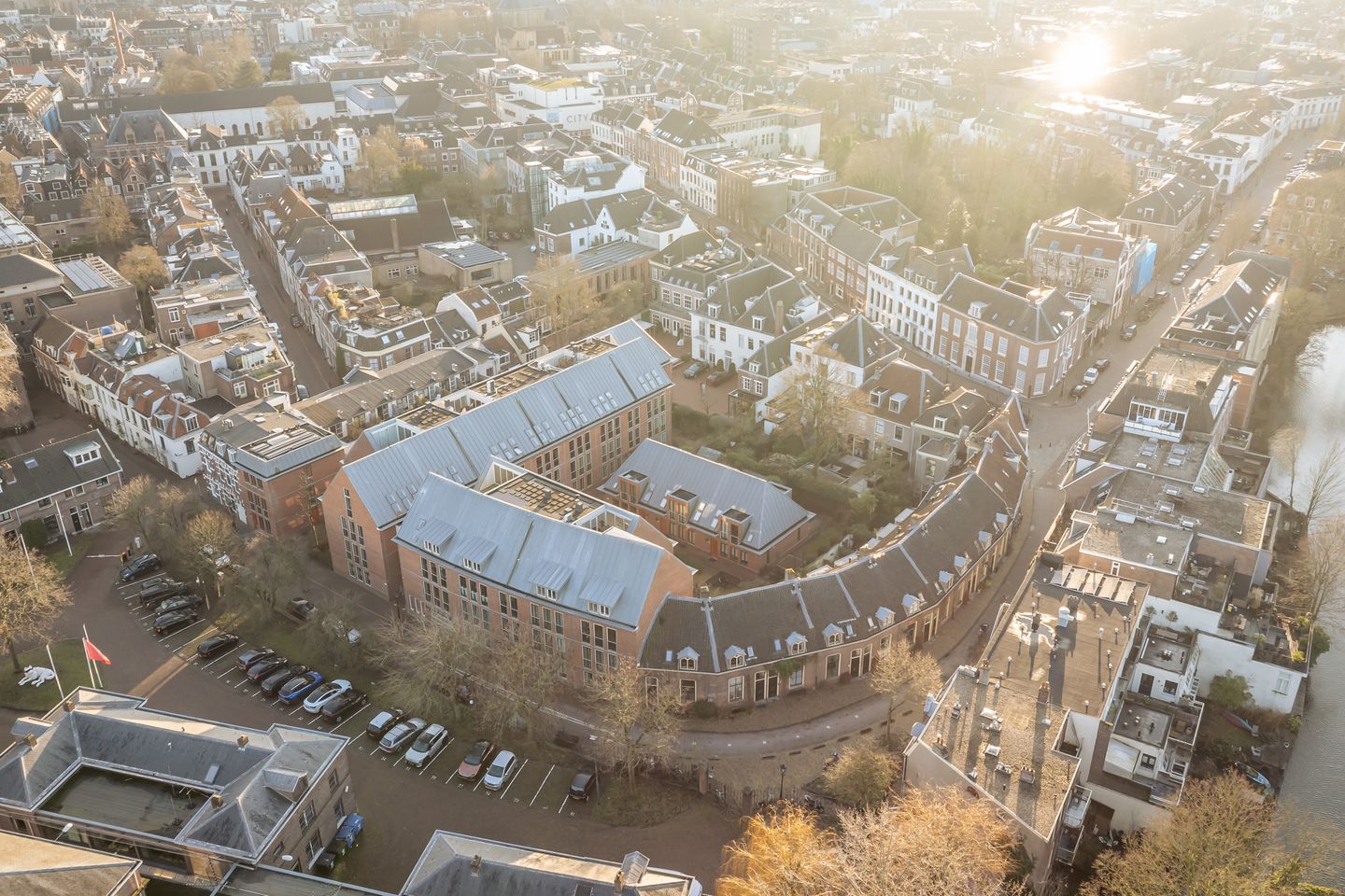 Spacious and luxurious 3-room apartment with balcony and parking in the heart of Utrecht — 47