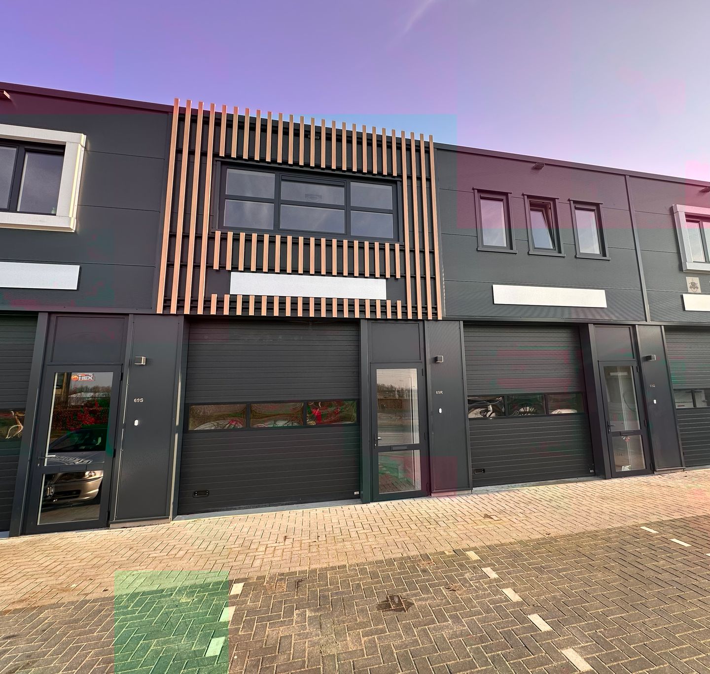 View photo 2 of De Stuwdam 69-R