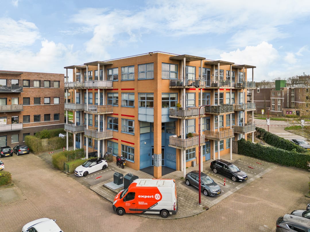 Modern 2-room apartment with balcony and parking in Merwestein — 21