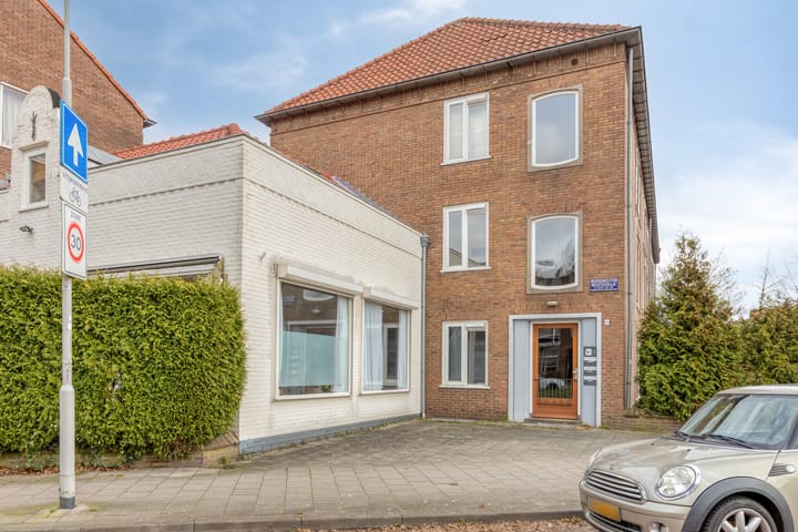 Photo 2 of Burgemeester Weertsstraat 95-2