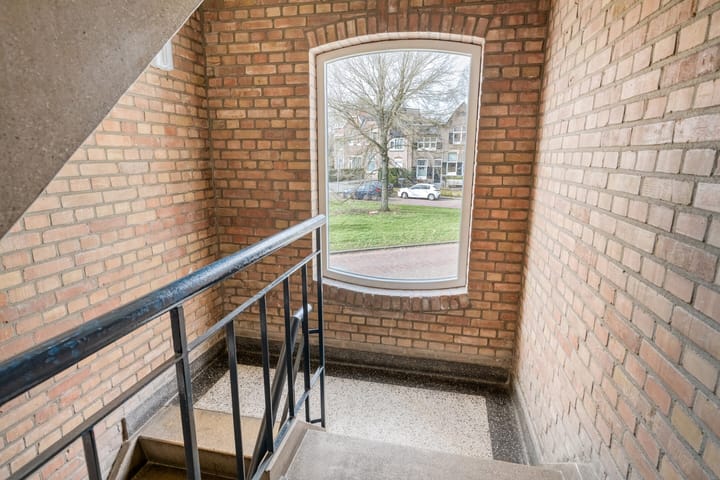 Photo 3 of Burgemeester Weertsstraat 95-2