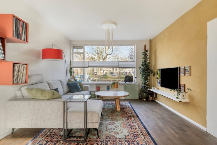 Photo 2 of Burg van Leentstraat 78