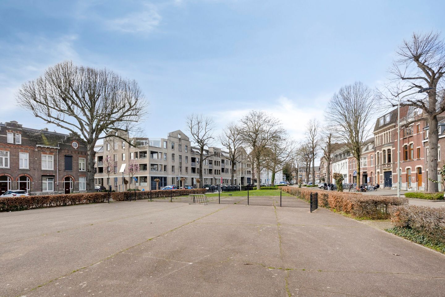 Foto 35 van Volksplein 88-D