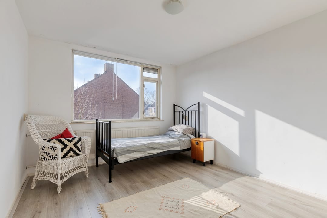 Foto 13 van Burg van Leentstraat 78